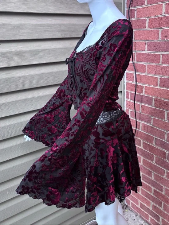 DOLLS KILL WIDOW RED BLACK LACE UP BELL SLEEVE TWO PIECE SKIRT SET SIZE XXL - Picture 4 of 7